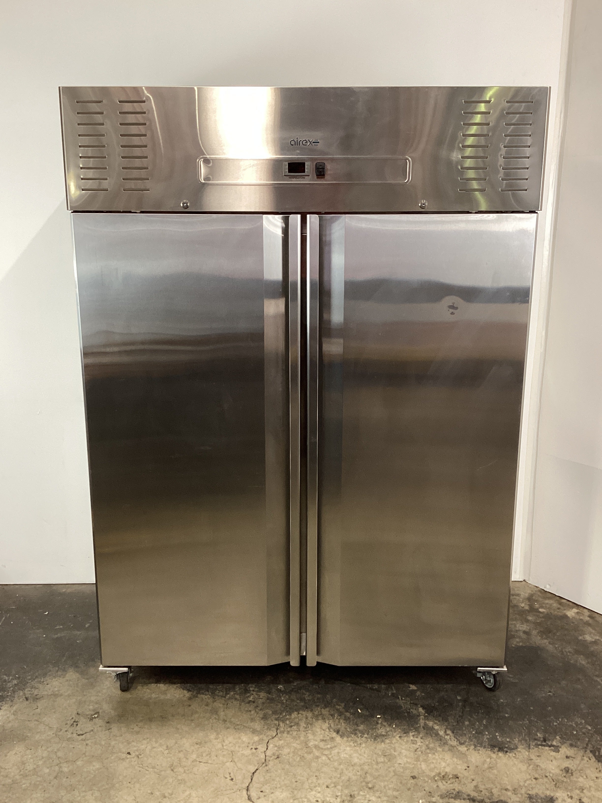 Airex AXF-URGN-2-C1 Upright Freezer